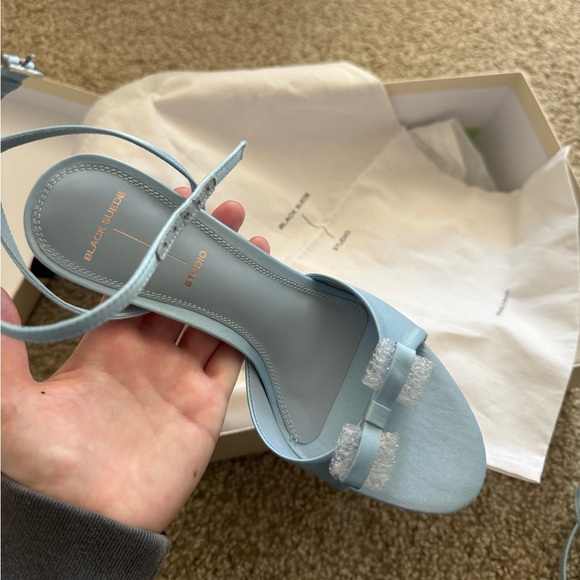 Albie 100 Bow Sandal in Blue Fog Satin
BLACK SUEDE STUDIO size 7.5 - Picture 7 of 10